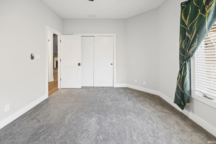 Listing Image 24
