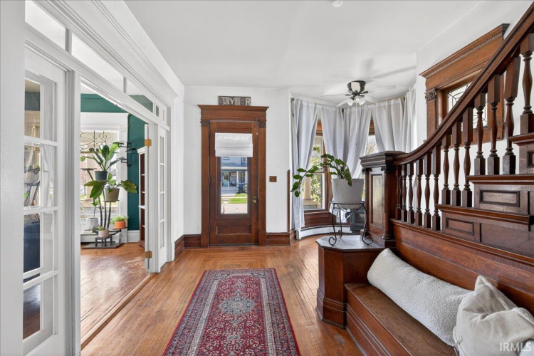 Listing Image 5