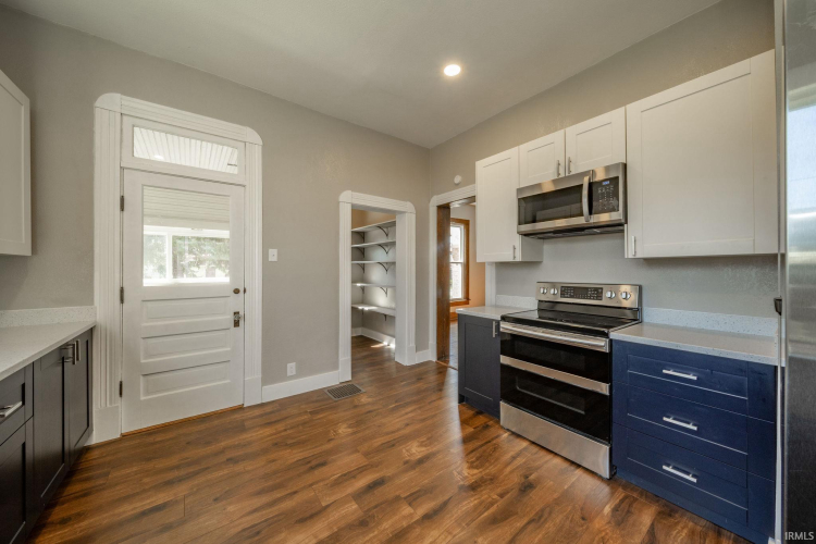 Listing Image 10