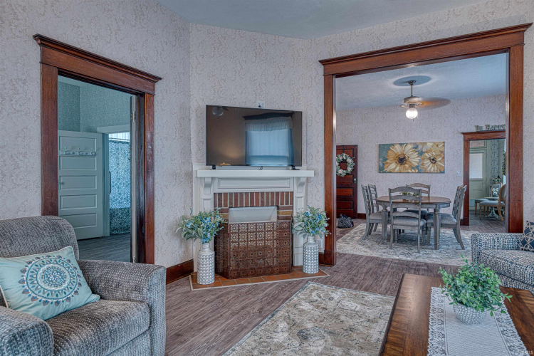 Listing Image 8