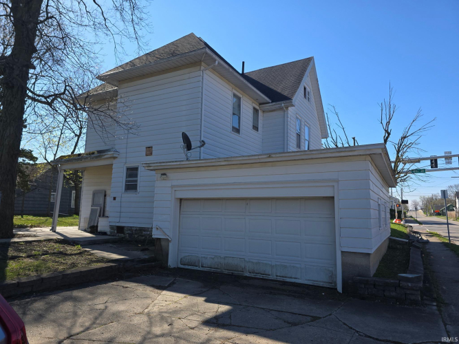 Listing Image 4
