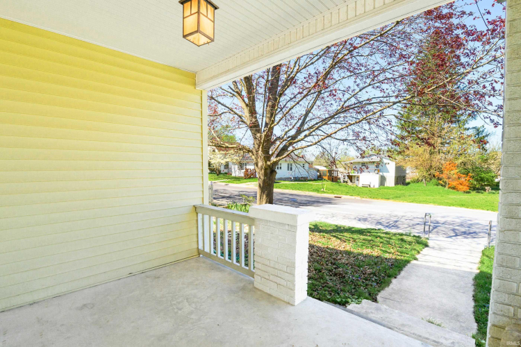 Listing Image 4