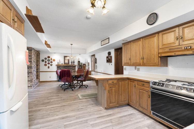Listing Image 16