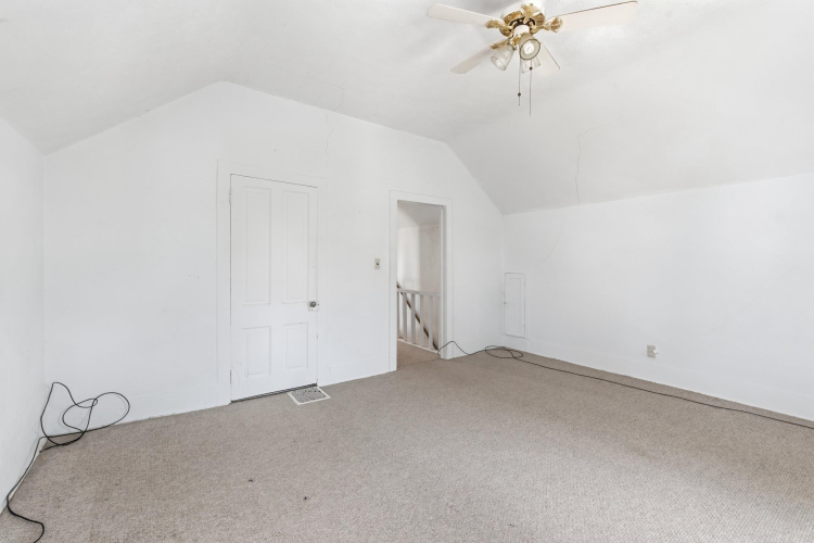 Listing Image 28