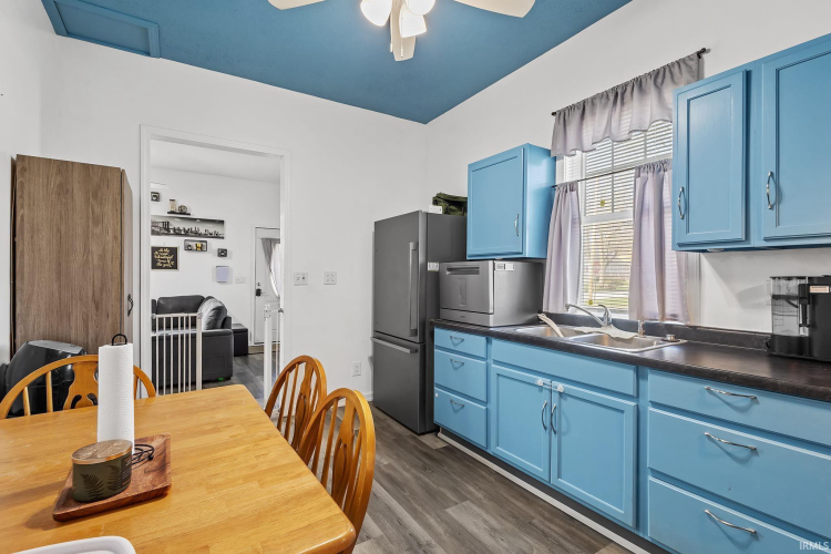 Listing Image 11