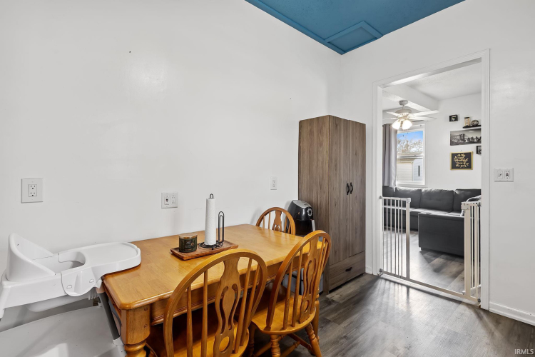 Listing Image 12