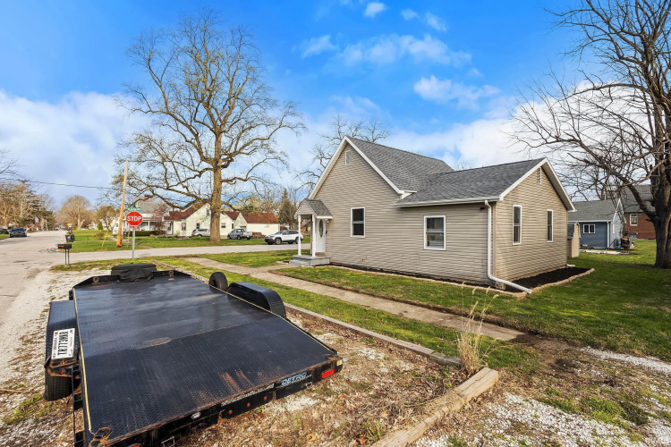 Listing Image 5