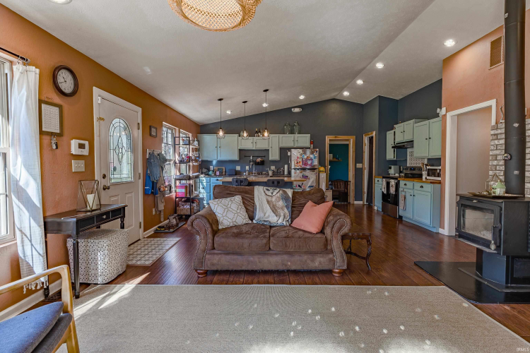 Listing Image 12
