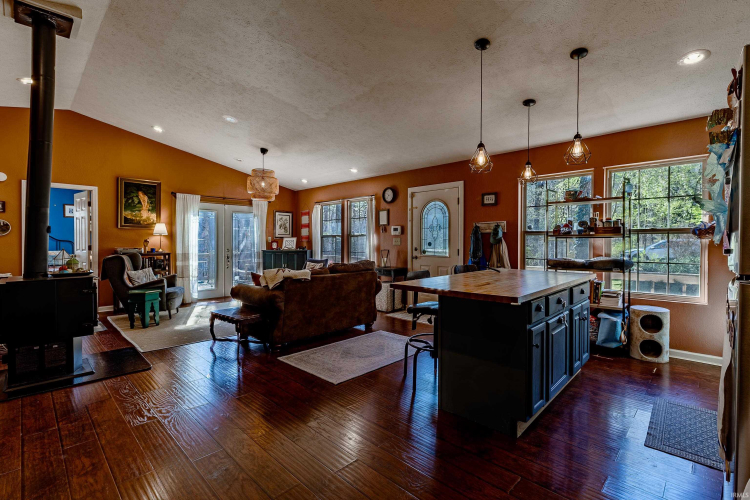 Listing Image 10