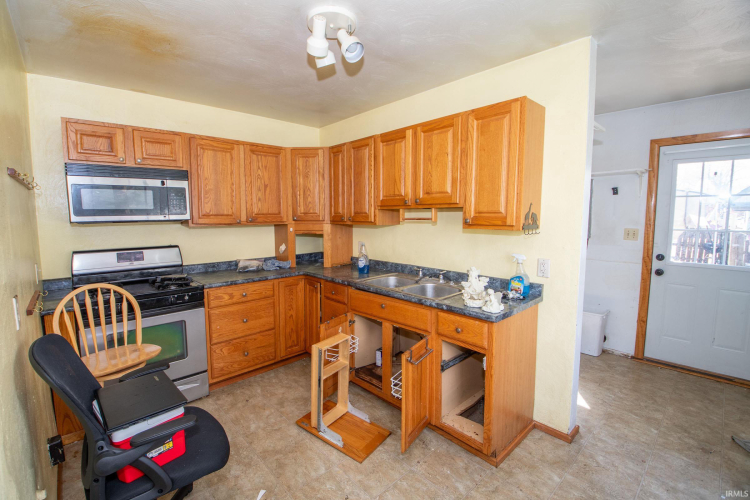 Listing Image 6
