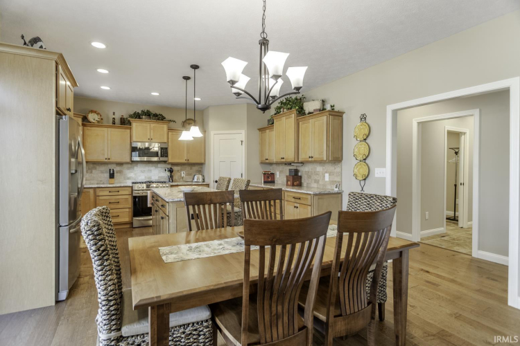 Listing Image 11