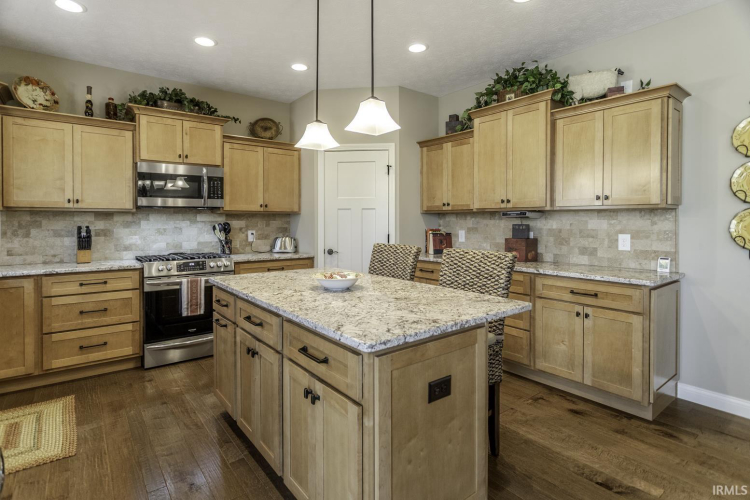 Listing Image 12