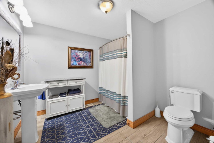 Listing Image 17