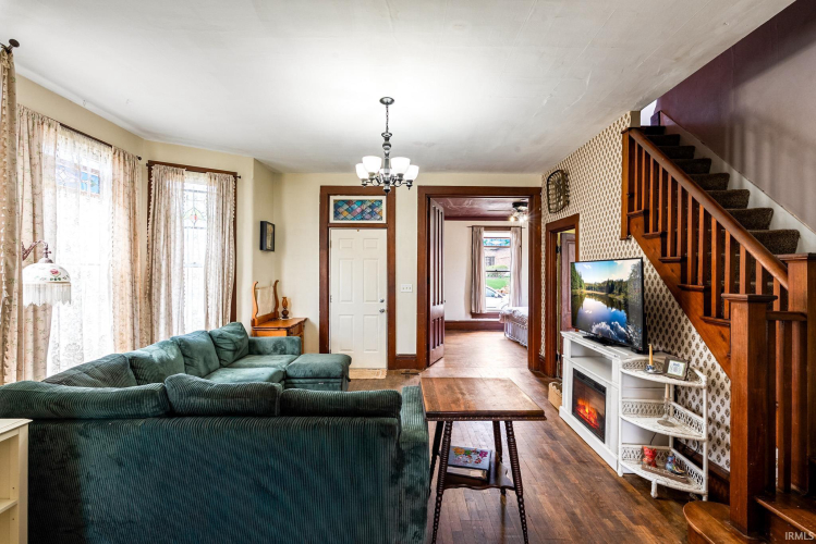 Listing Image 11