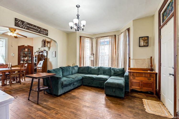 Listing Image 12