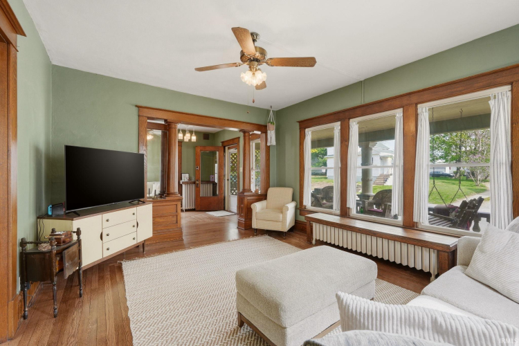 Listing Image 6