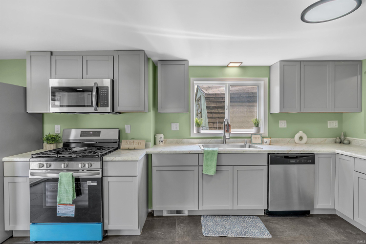 Listing Image 9