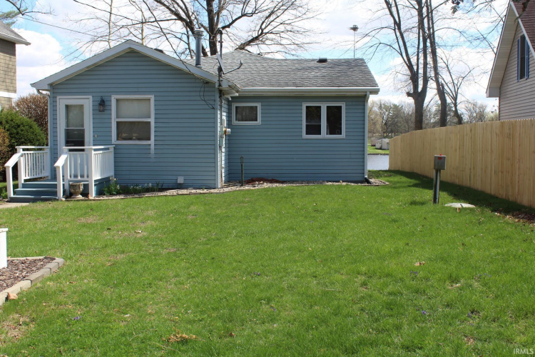 Listing Image 4