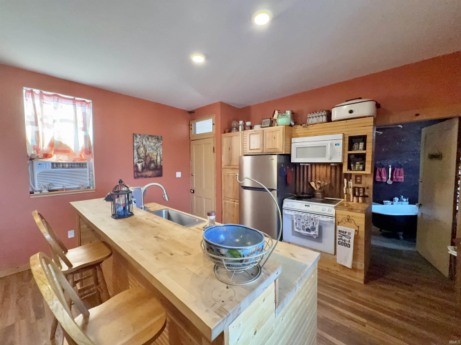 Listing Image 16
