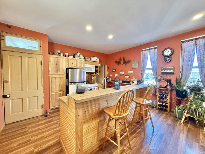 Listing Image 5