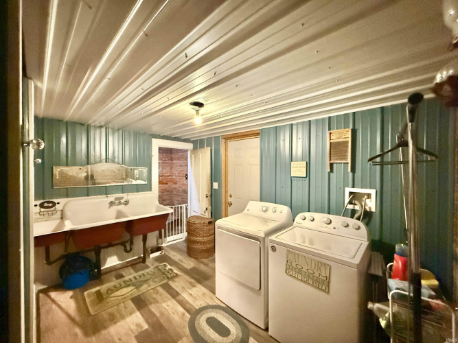 Listing Image 10