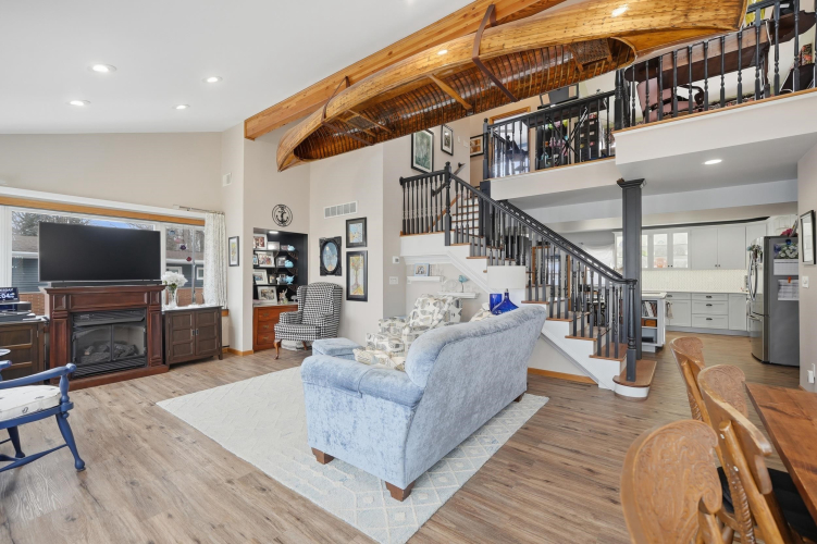 Listing Image 10