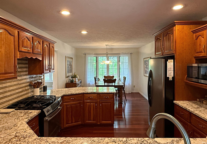 Listing Image 12