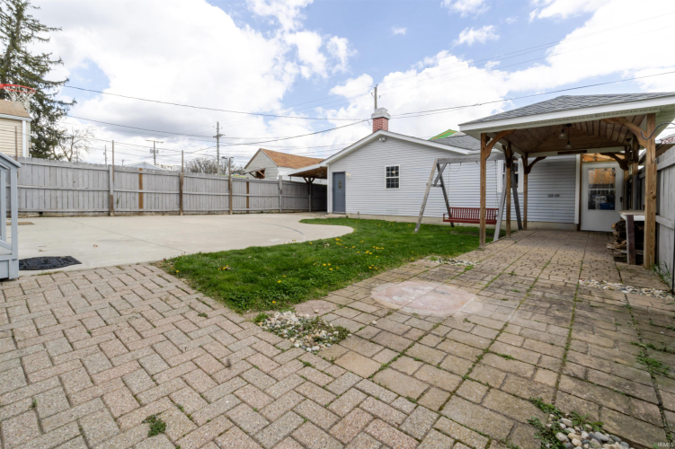 Listing Image 6