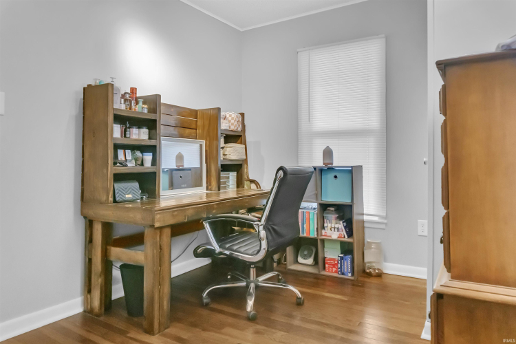 Listing Image 12