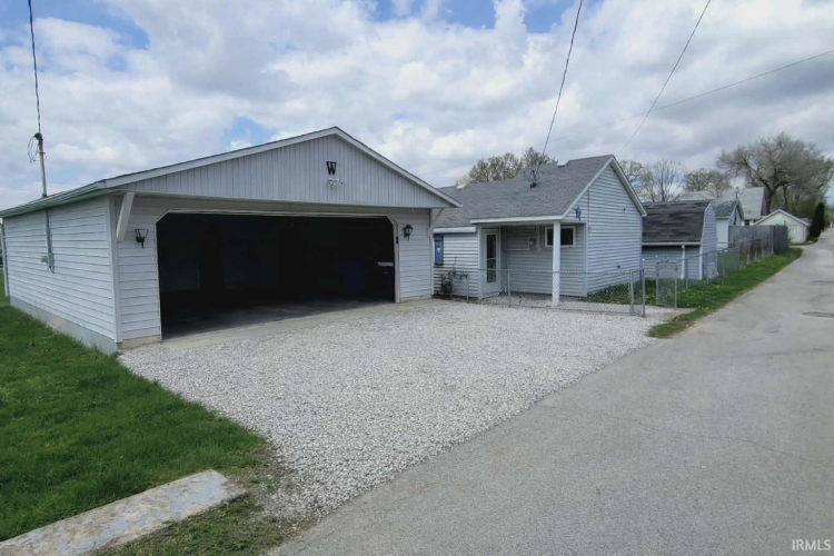 Listing Image 17