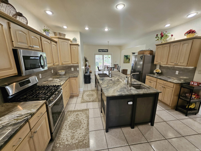 Listing Image 12
