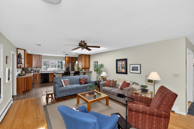 Listing Image 10