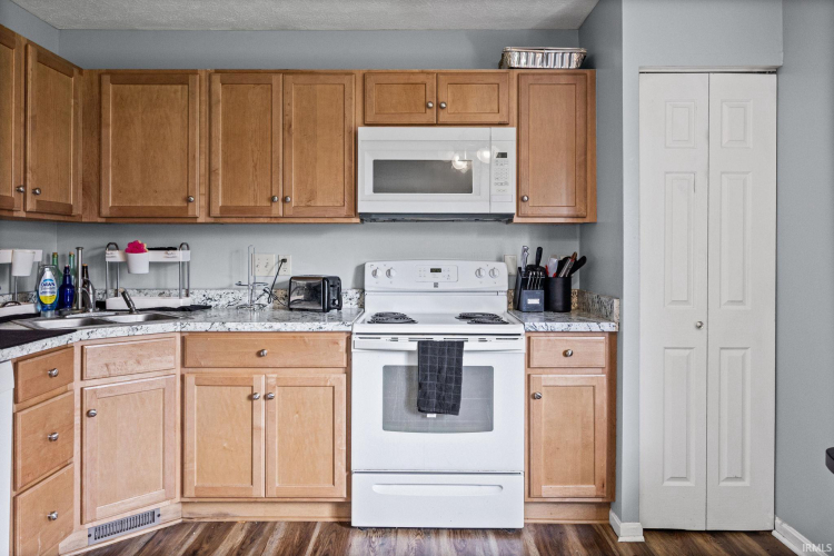 Listing Image 13