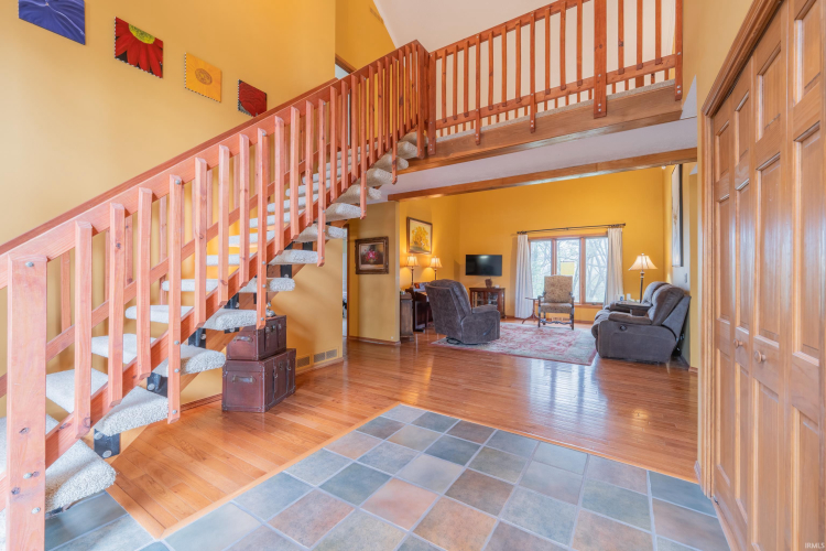 Listing Image 4