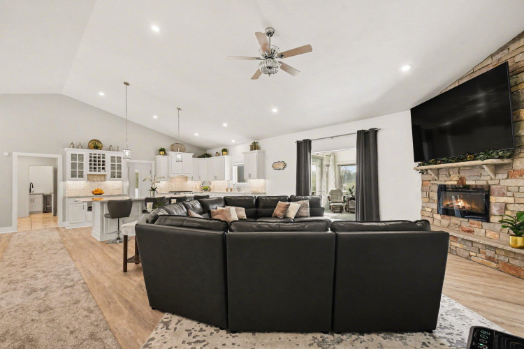 Listing Image 15