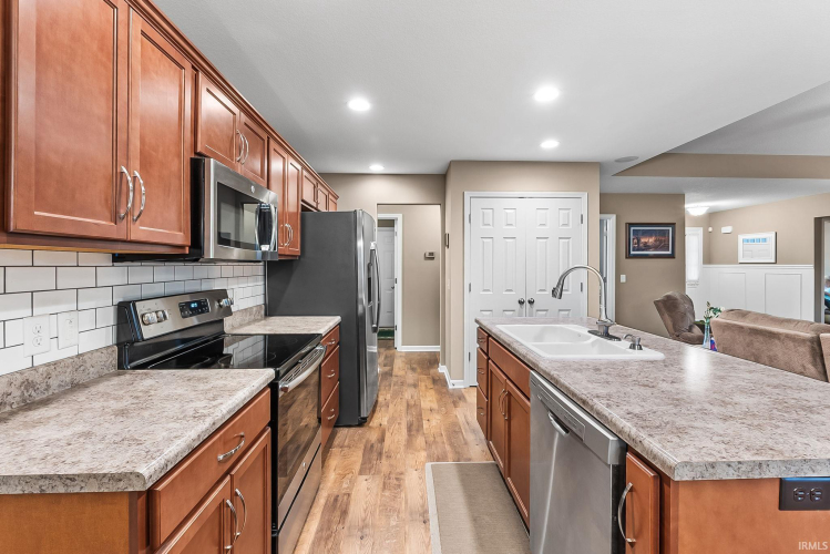 Listing Image 11