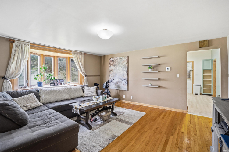 Listing Image 9
