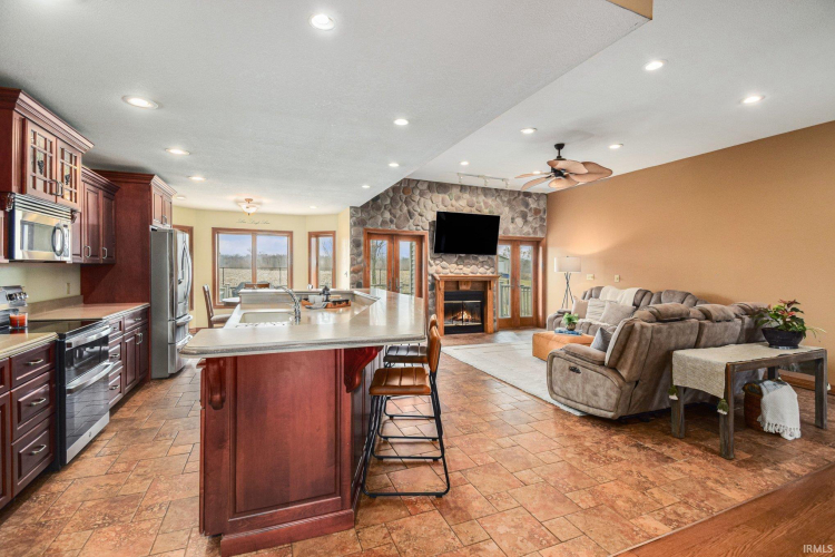Listing Image 4