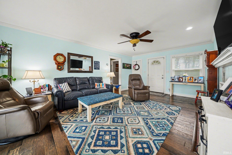 Listing Image 6