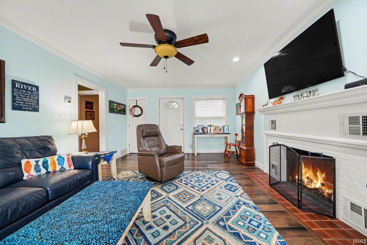 Listing Image 8
