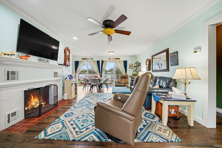 Listing Image 9