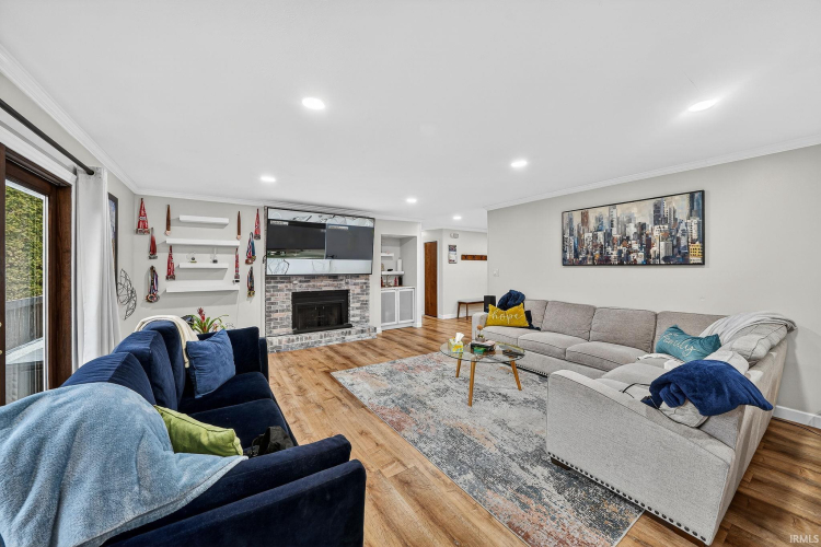 Listing Image 10
