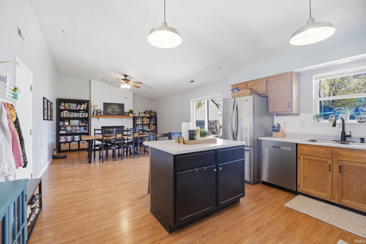 Listing Image 9