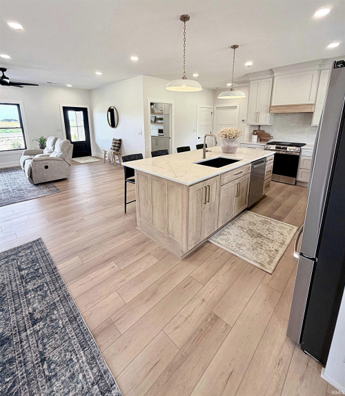 Listing Image 10