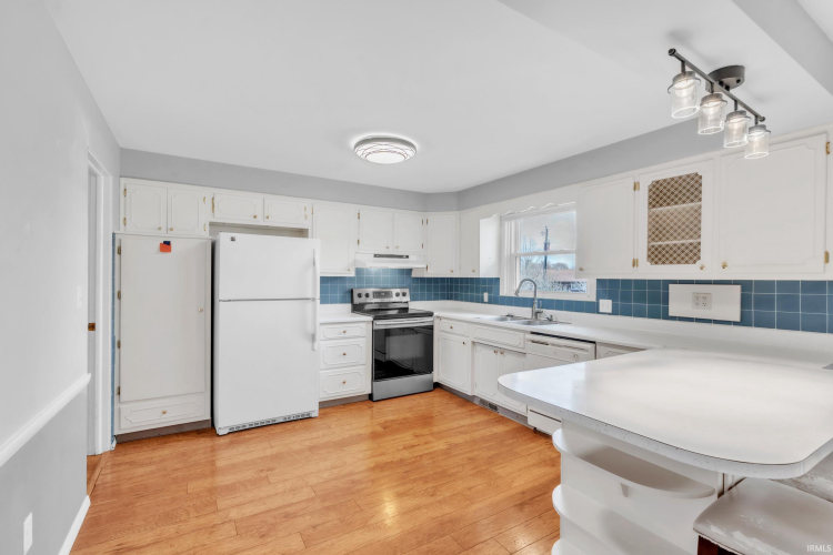 Listing Image 16