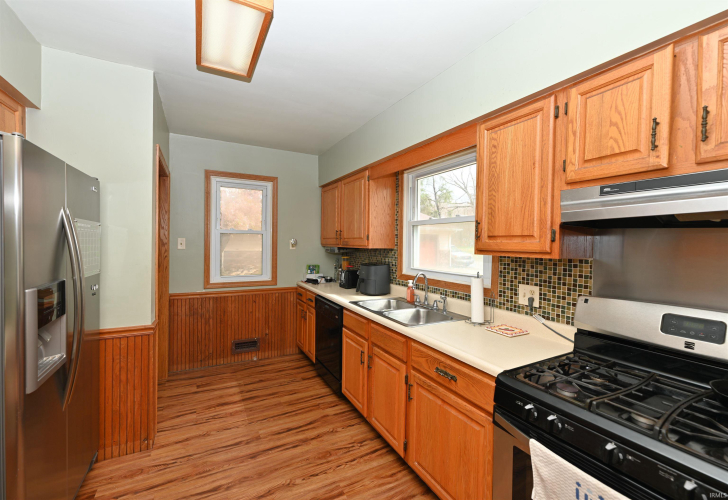 Listing Image 5