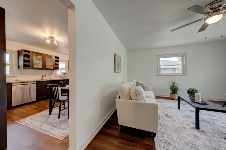 Listing Image 5