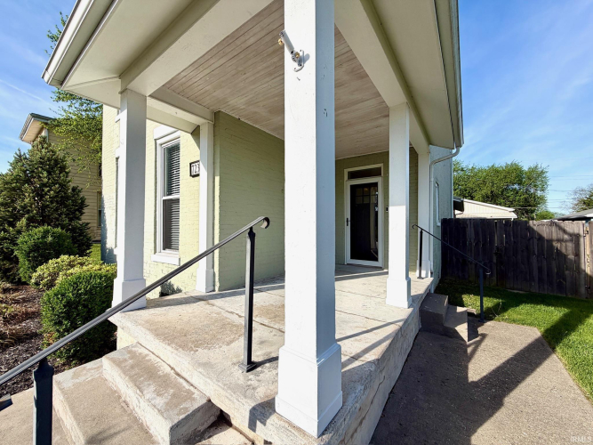 Listing Image 4