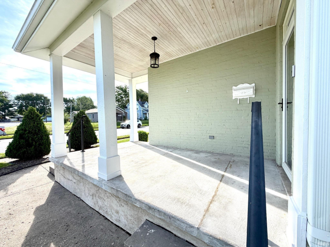 Listing Image 5