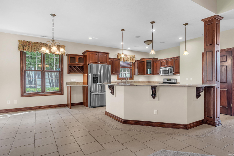 Listing Image 12